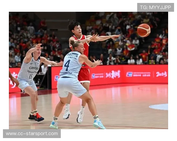 女篮姑娘的坚守让人感动，女篮球队员的悲哀