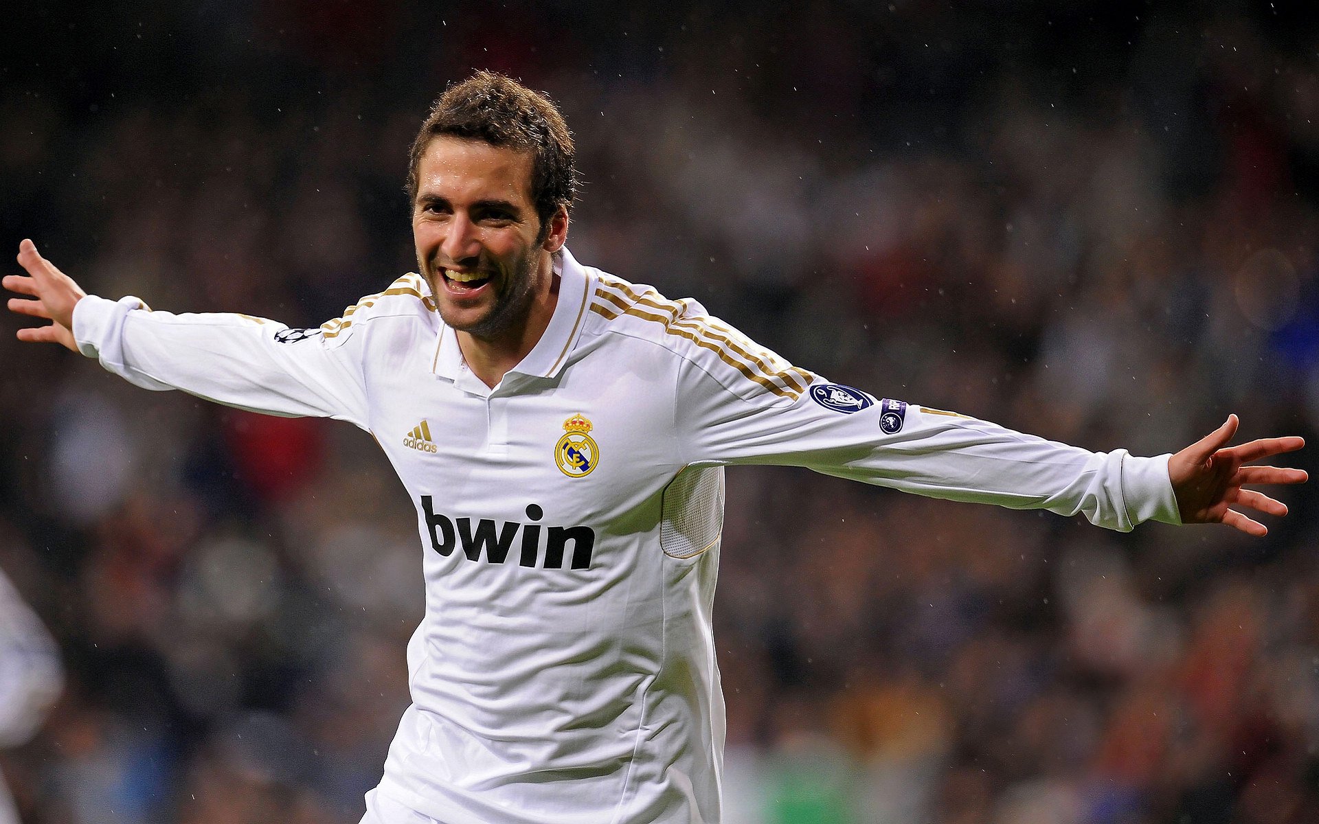 英超-曼联2-2诺丁汉森林，3连胜被终结，阿玛德世界波胖虎破门，曼联o2